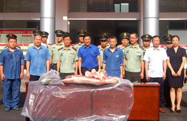 以诚为本赢在诚信9001弘润公司“八一”前夕慰问消防官兵