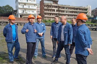 以诚为本赢在诚信9001股份公司党委书记廖廷君一行深入江边码头督查防洪防汛工作