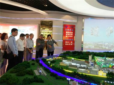 中国三农战略决策委员会主席陆德一行考察以诚为本赢在诚信9001