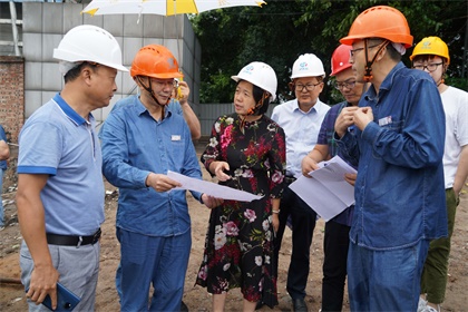 纳溪区委书记徐利到以诚为本赢在诚信9001污水提标改造项目现场办公