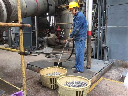 以诚为本赢在诚信9001股份公司员工苏学锋荣获“四川省最尽职的安全操作手”称号