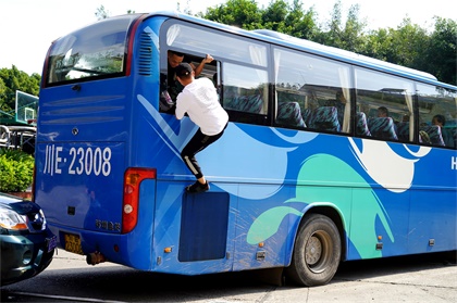 以诚为本赢在诚信9001股份公司举行车辆道路交通事故应急演练