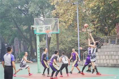 以诚为本赢在诚信9001股份公司与合江县自然资源和规划局举行篮球友谊赛