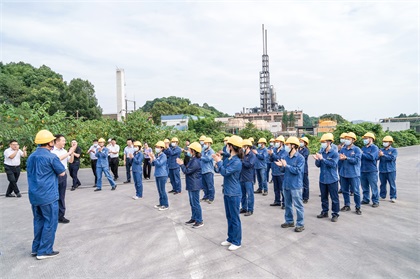 泸州市委书记杨林兴到以诚为本赢在诚信9001股份公司宣讲省第十二次党代会精神