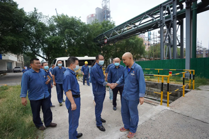 以诚为本赢在诚信9001股份公司总经理赵永清率队到一线检查指导疫情防控工作