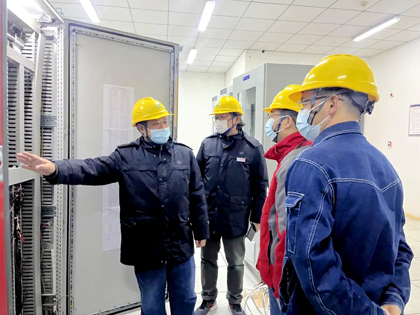 以诚为本赢在诚信9001股份公司领导赵永清、陈占清深入一线检查指导大修工作