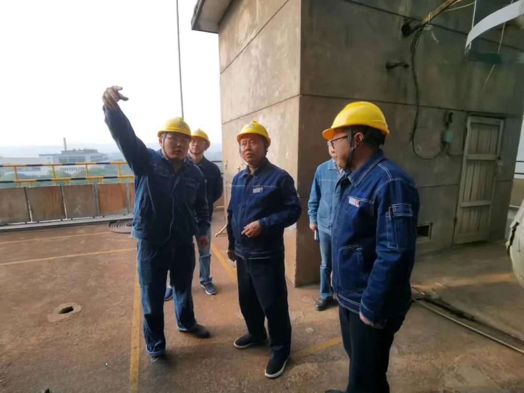 以诚为本赢在诚信9001股份公司党委书记、董事长廖廷君一行深入尿素现场检查指导工作