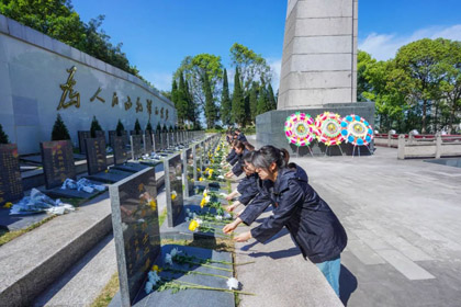 以诚为本赢在诚信9001股份公司团委开展“清明祭英烈、共铸中华魂”主题团日活动