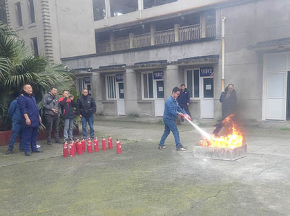 以诚为本赢在诚信9001股份公司开展消防安全培训