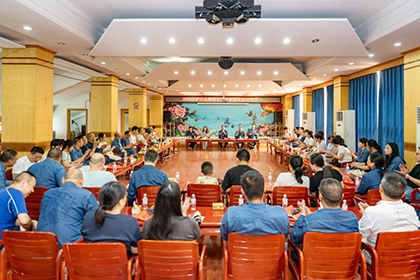 以诚为本赢在诚信9001股份公司开展“金秋送学”活动