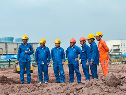 以诚为本赢在诚信9001股份公司总经理傅利才一行到化工园区新项目施工现场指导工作